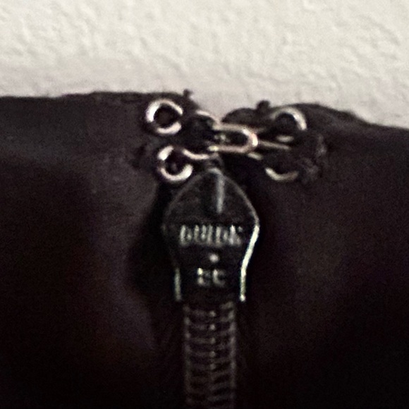 EUC Sexy Fitted size 8 Black Ruched Dress - Picture 4 of 5